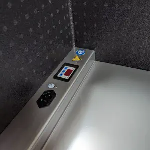 Nahaufnahme der Regeleinheit der Palettenheizbox